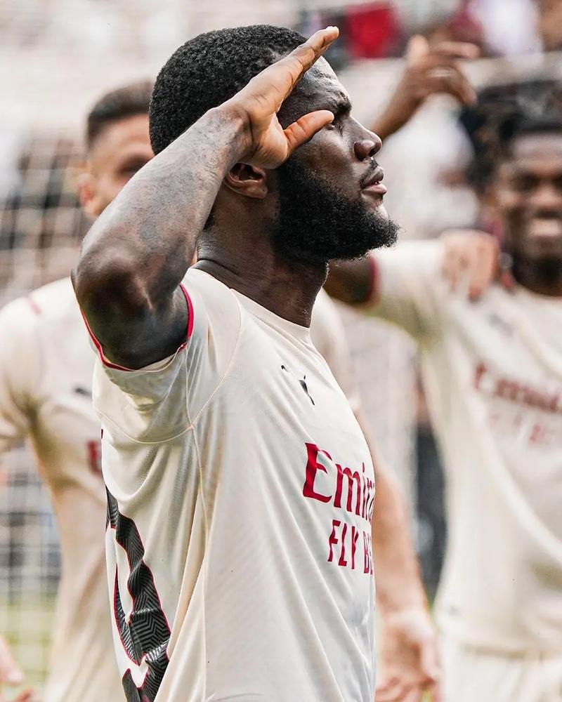 传奇继续！NBA官方晒詹姆斯圣诞大战各项纪录：得分等居首（传奇延续！NBA官宣詹姆斯圣诞大战多项纪录：得分等位居第一）