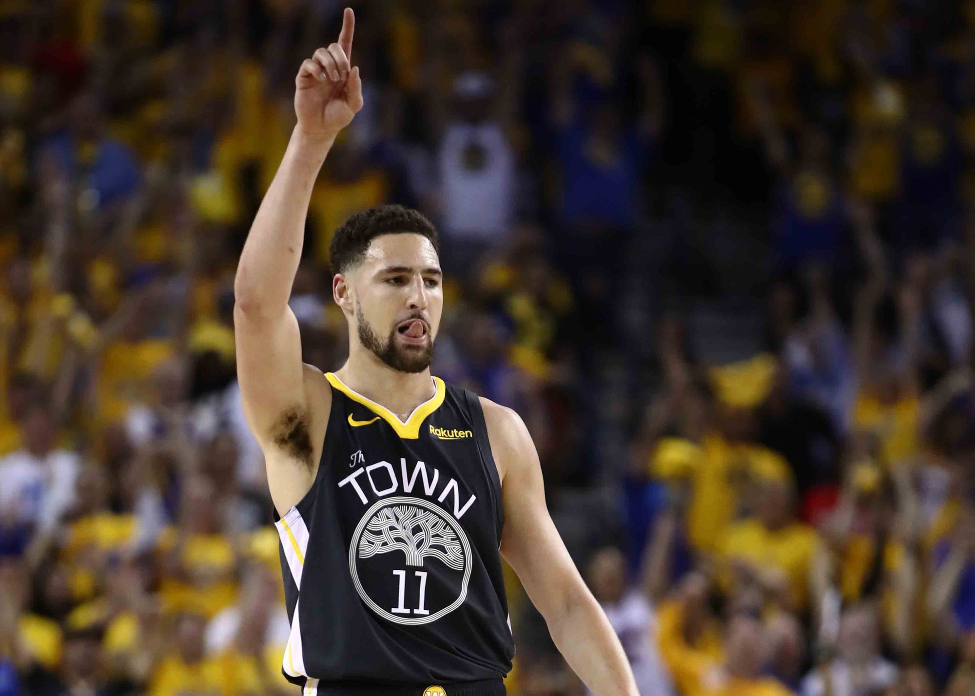 篮球湖人球员三分命中率提升明显（湖人球员三分准星显著提升）