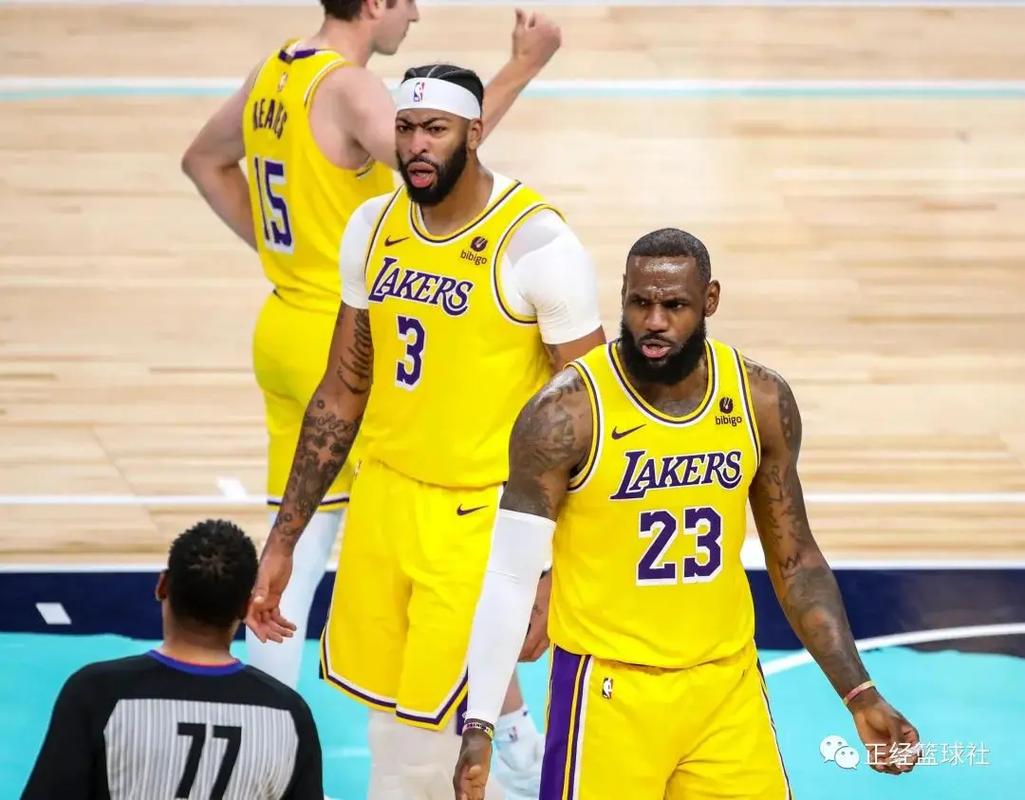 TA：曼联有B费1年选择续约条款，沙特、欧洲一些俱乐部关注他（英媒：曼联握有B费一年续约选项，沙特及多家欧洲俱乐部关注）