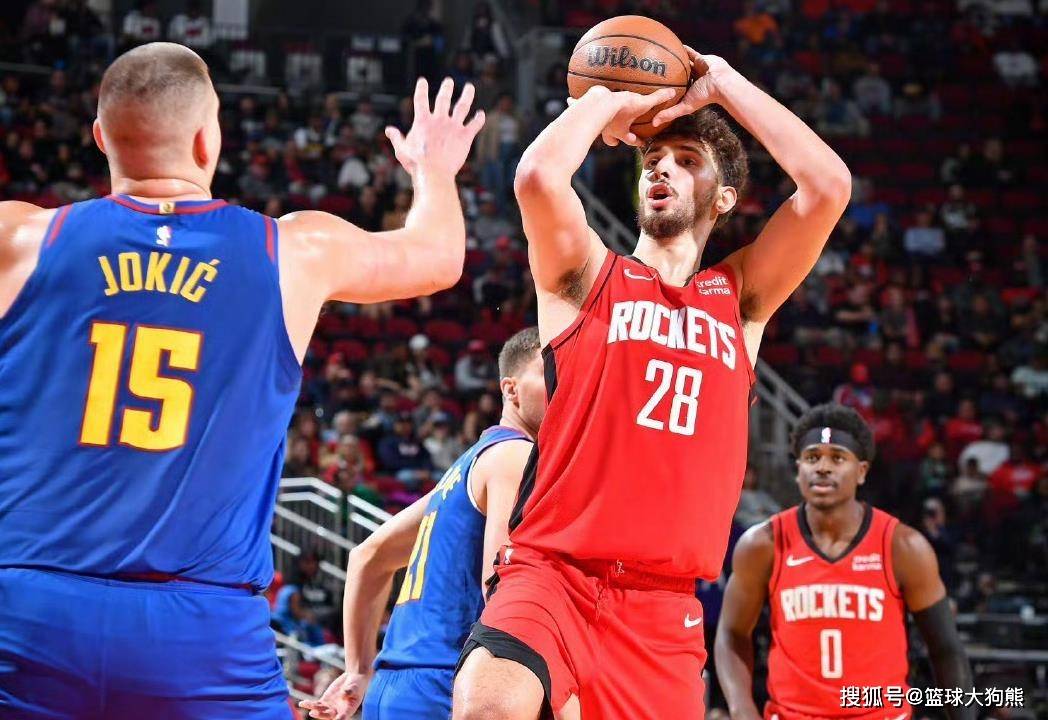 爱德华兹关键时刻3分+抢断+盖帽制胜，力助森林狼击败雷霆（爱德华兹末节发威：三分+抢断+封盖定胜，森林狼击败雷霆）