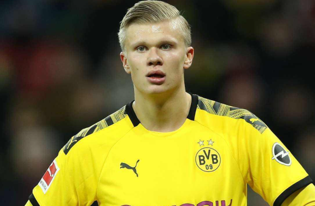 翻修球场，“连滚带爬”为的是“从从容容”（翻修球场，今日的“连滚带爬”只为明日的“从容不迫”）