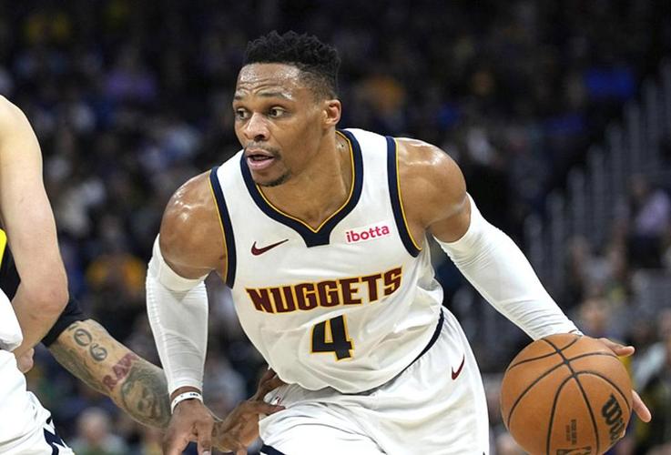 船记：哈登小卡祖巴茨同场赢8 分 但只要一人下场局面便急转直下（船记：哈登、小卡、祖巴茨同场净胜8分，一人下场局势骤变）