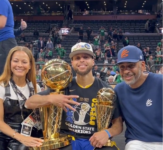 都体：米兰冬窗将签下菲尔克鲁格，阿莱格里期待弟媳回归（意媒：米兰冬窗有望引进菲尔克鲁格，阿莱格里盼弟媳回归）