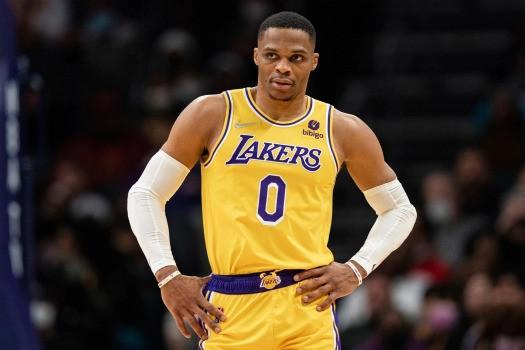 福登英超进球数达到63球，超越62球的贝克汉姆及亚亚·图雷（福登英超生涯第63球，超越贝克汉姆与亚亚·图雷）