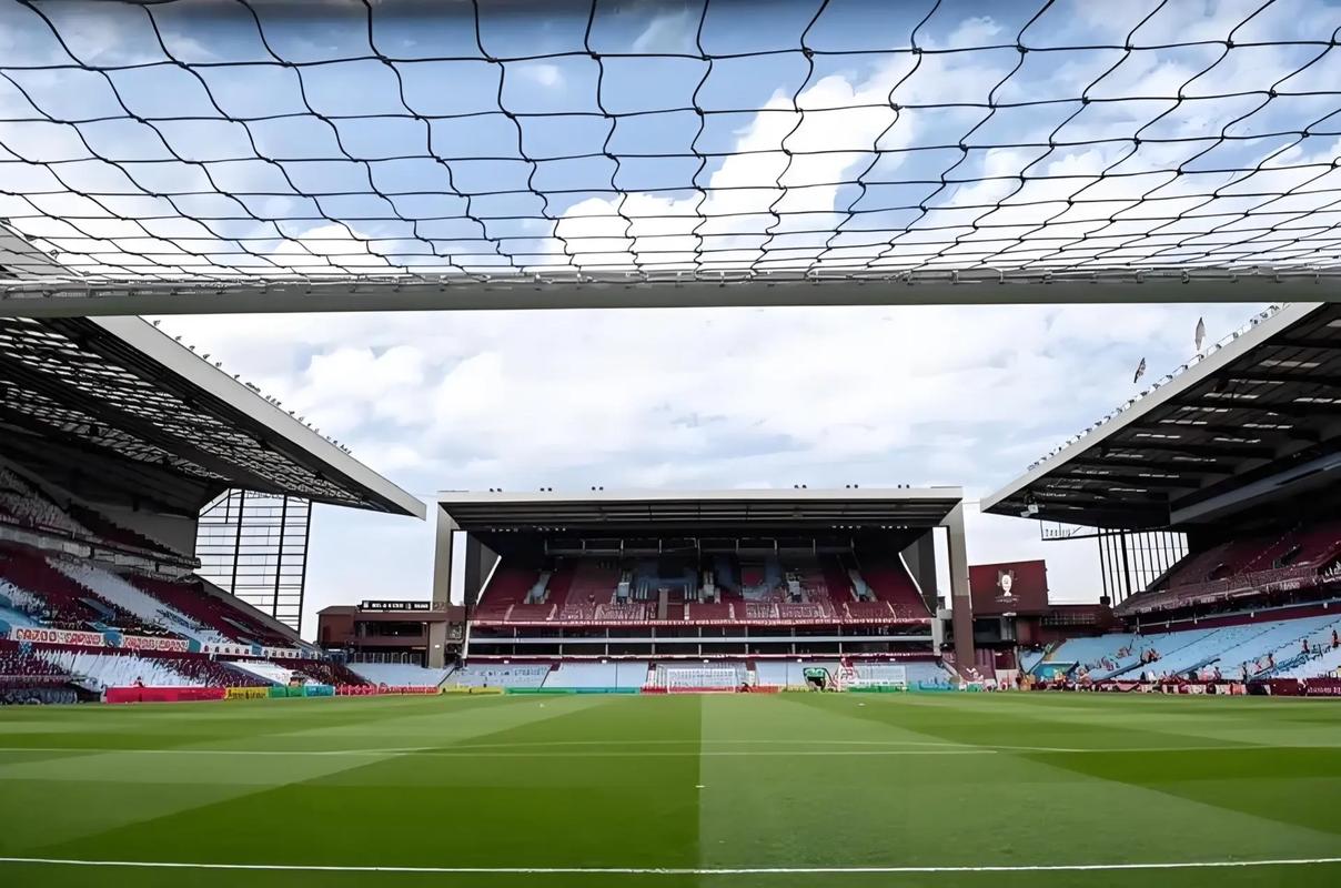 巴萨官方：12月10日对阵法兰克福的欧冠比赛将回归诺坎普举行（巴萨官宣：12月10日欧冠对阵法兰克福的比赛将在诺坎普进行）