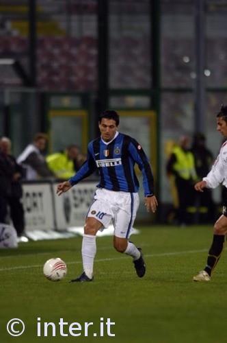 战皇马赛前阿诺德壁画被破坏，旁边写着“叛徒”和“再见”（战皇马前，阿诺德壁画被毁，旁留“叛徒”“再见”字样）